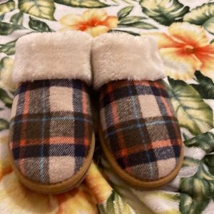 Super cozy slippers to wear around the house